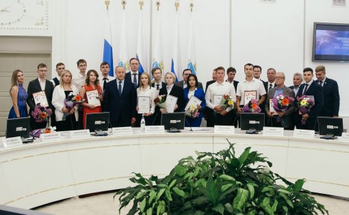 Губернатор Валерий Радаев поздравил лауреатов молодёжной премии им. П. А. Столыпина