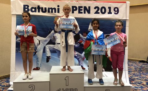 Саратовская каратистка Фурцева Евгения выиграла две золотых медали на международном турнире