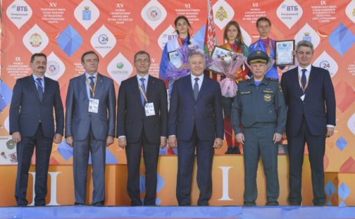 На Театральной площади наградили первых победителей Чемпионата мира по пожарно-спасательному спорту среди девушек и юниорок