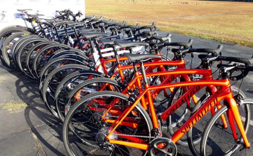 «Спорт - норма жизни»: Саратовские триатлонисты получили новые велосипеды