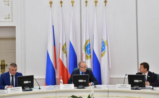 Валерий Радаев провел совещание по вопросам реализации нацпроектов Президента РФ в регионе