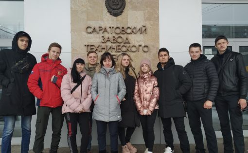 Студенты училища олимпийского резерва посетили экспозицию музея «Саратовстройстекло»
