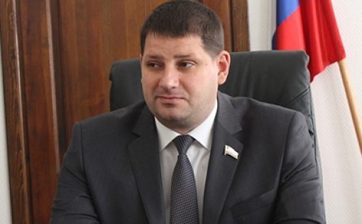 Поздравление министра молодежной политики и спорта области Александра Абросимова с Днем Конституции