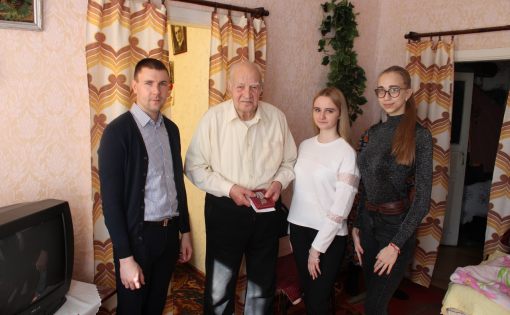 Калининские волонтёры вручили юбилейную медаль ветерану ВОВ
