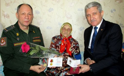 Участнице Великой Отечественной войны Эрне Рванцовой вручены юбилейные медали