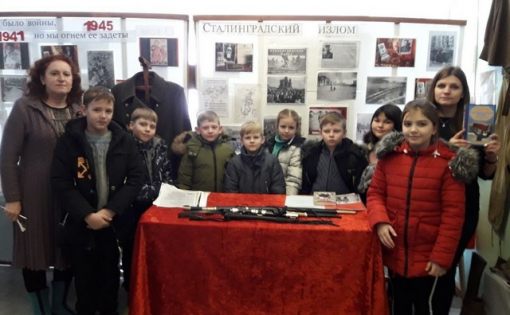 В музейной комнате Каменского СДК совместно с библиотекой прошел час памяти «Нам подвиг Сталинграда не забыть!»