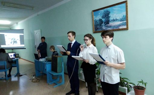 В средней школе п.Горный состоялась линейка, посвященная открытию Года памяти и славы