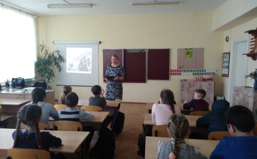 В часе мужества «Ты в памяти и сердце, Сталинград» приняли участие школьники