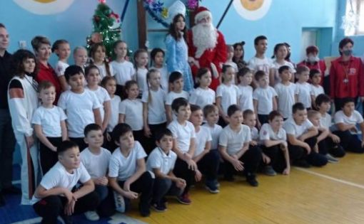 Школьники села Узморье Энгельсского района приняли участие в празднике «Новогоднее ГТО»