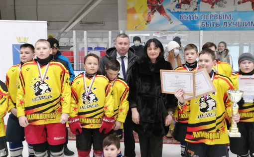 Команда «Медведь» Пугачевского района стала победителем регионального турнира по хоккею «Золотая шайба» в средней возрастной группе 