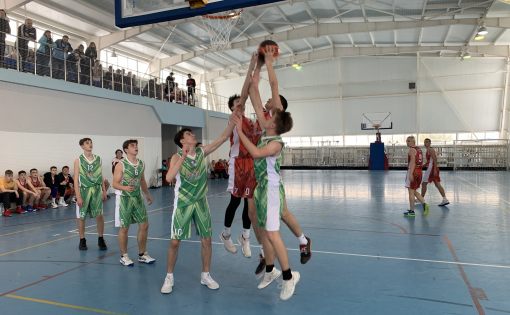 В Аткарске прошли полуфинальные игры чемпионата школьной баскетбольной лиги «КЭС-БАСКЕТ»