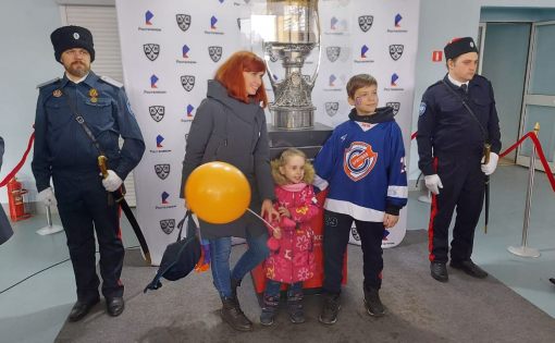 В Саратове побывал главный трофей чемпионата Континентальной хоккейной лиги 