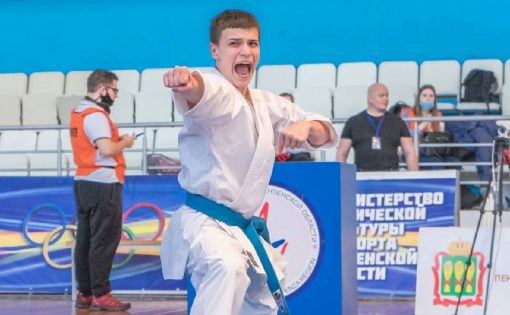 День рождения отмечает кандидат в мастера спорта России по каратэ Артём Старилов