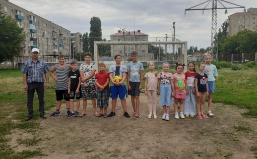 В Балаково прошла товарищеская встреча по дворовому футболу 