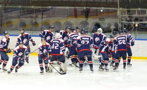 Хоккейный клуб "Кристалл" второй раз подряд одержал победу над лидером регулярного чемпионата