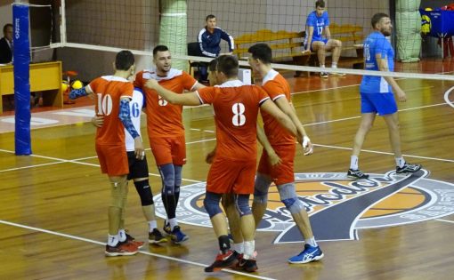 Саратовские волейболисты обыграли соперников из Саранска