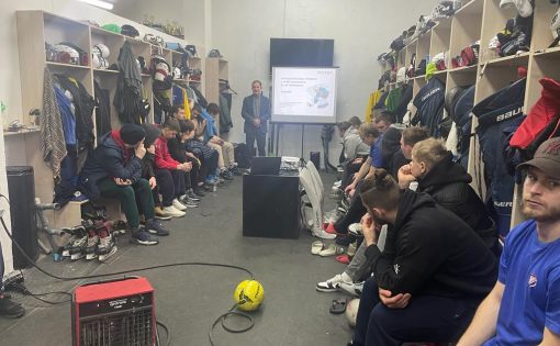Хоккеисты «Кристалла» посетили семинар об антидопинговых правилах