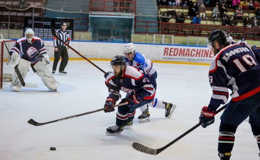 Саратовские хоккеисты упустили победу в трех домашних матчах