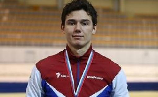 Данила Семериков стал первым на Чемпионате России по конькобежному спорту 