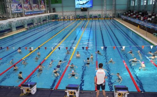 Дворец водных видов спорта приглашает посетить плавательный бассейн в летний период