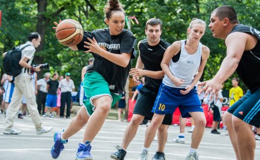Стартуют соревнования по стритболу среди мужских и женских команд в рамках Универсиады вузов области
