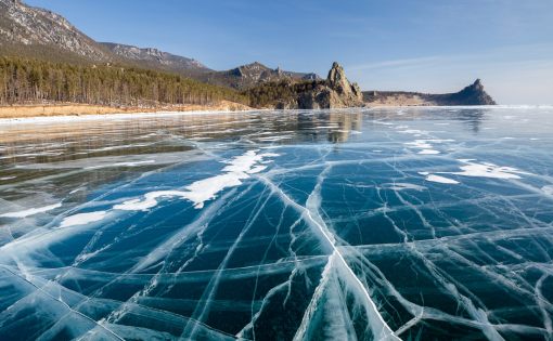 Туризм в России: На берегу Байкала появилась "ледяная библиотека"
