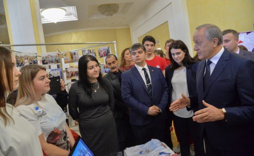 Саратовцы-участники молодёжных форумов и слетов представили свои достижения Губернатору Валерию Радаеву