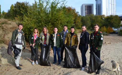 Бойцы студенческих отрядов Саратовской области приняли участие в общегородском субботнике 