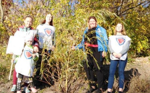 В преддверии 100-летия ВЛКСМ волонтеры приняли участие в акции по высадке деревьев в ЗАТО Светлый