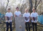«Волонтеры Победы» навели порядок на могиле матроса крейсера «Аврора» Архипа Александровича Кулакова