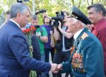 Вячеслав Володин возложил цветы к памятнику Марине Расковой в Летном городке