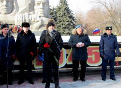 Участники всероссийского марш-броска возложили цветы к Монументу Славы в Балашове