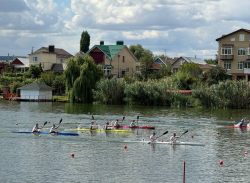 На озере Сазанка более 500 спортсменов вышли на старт Первенства России